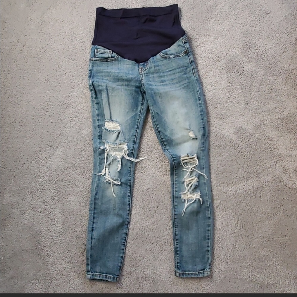 Distressed maternity skinny jeans